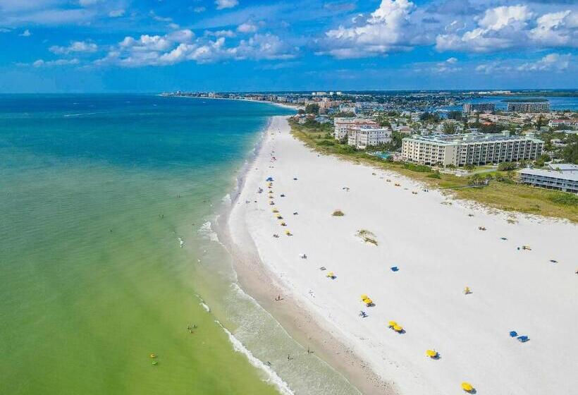 Tropic Terrace #19 Beachfront Resort Suite