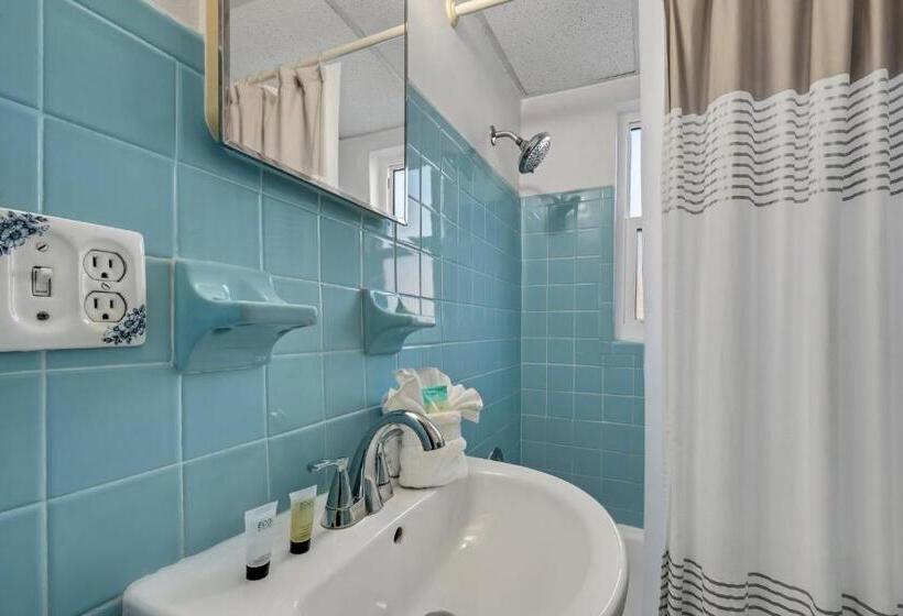 Tropic Terrace #19 Beachfront Resort Suite