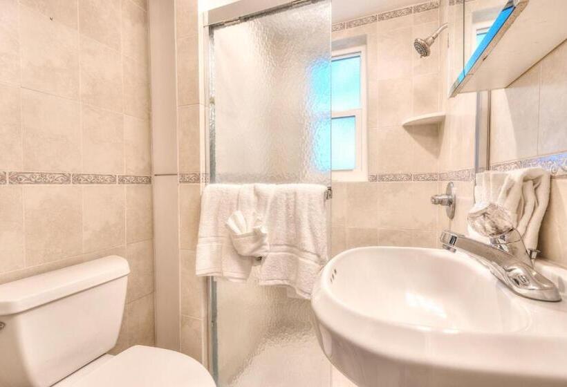 Tropic Terrace Suite #11 Beachfront Resort