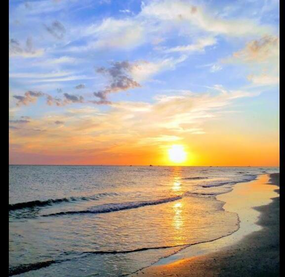 Tropic Terrace Suite #11 Beachfront Resort