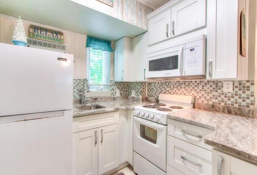 Tropic Terrace Suite #12 Beachfront Resort