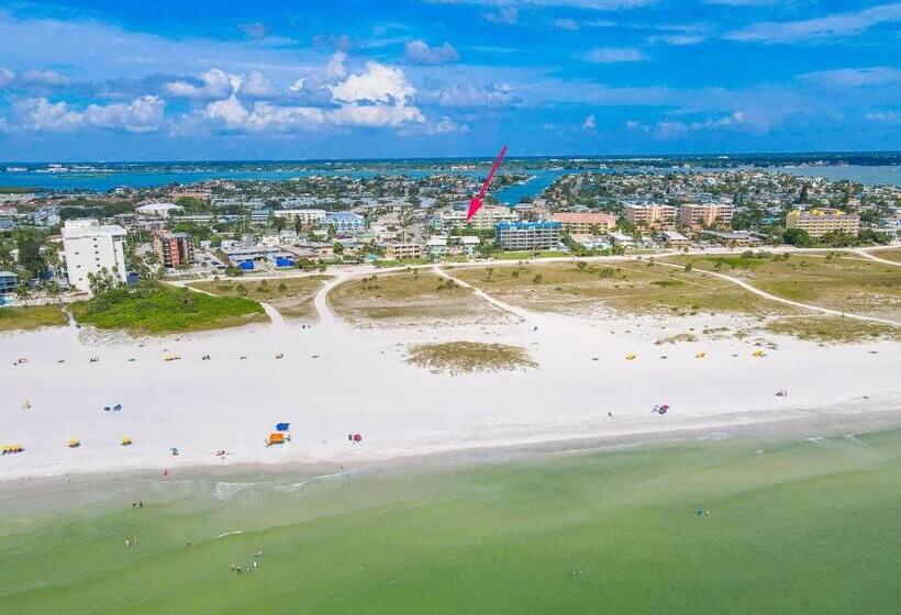 Tropic Terrace Suite #9 Beachfront Resort