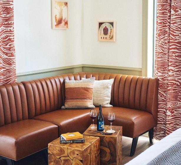 فندق صغير Copper Vine Wine Pub & Inn