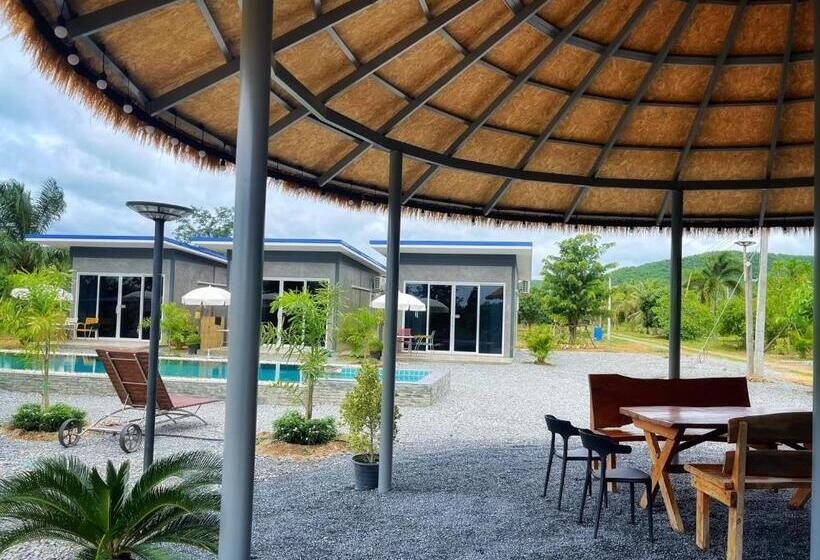 تختخواب و صبحانه Sukcharoen Farm
