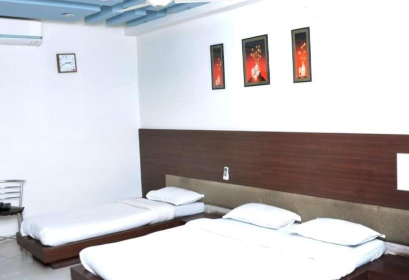 호텔 Radhe Palace Morbi