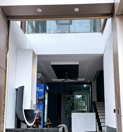 酒店 Vardhaman Inn