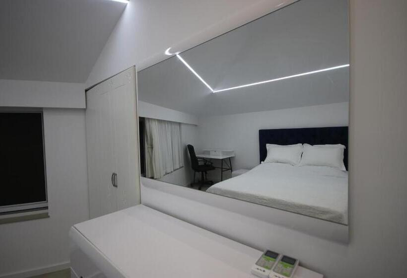 Metaj House