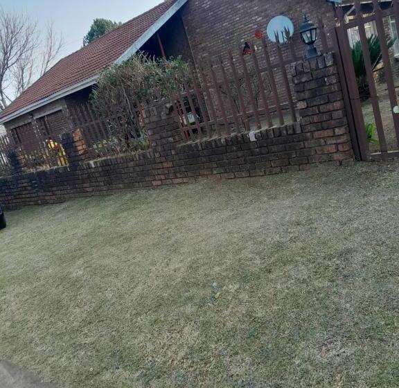 פנסיון Mantombi S Guest House