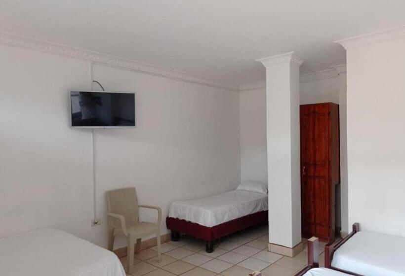 هاستل Piedra Del Mar