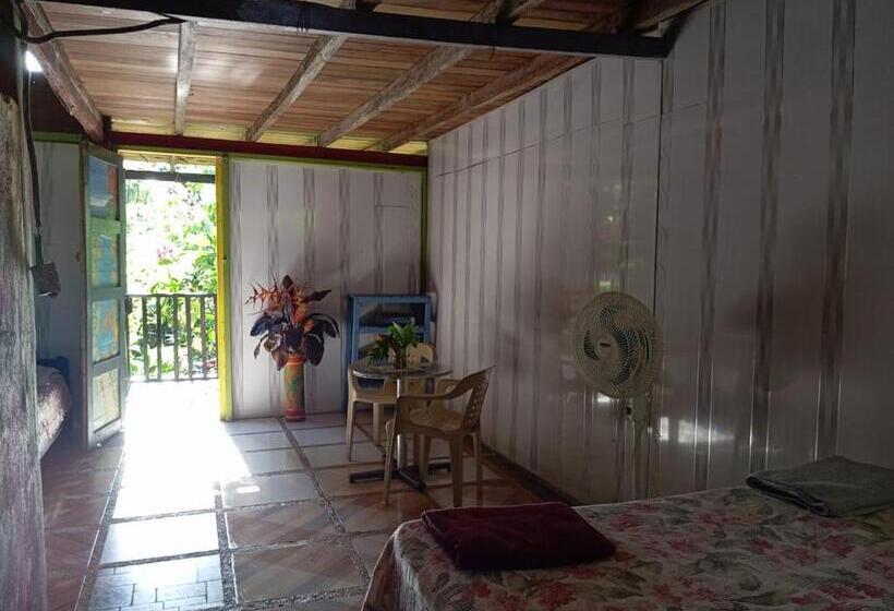 هاستل Posada Madre Tierra