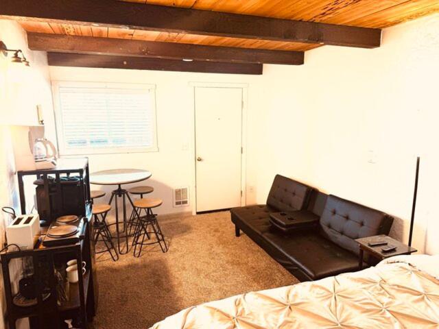 모텔 2nd Floor Studio