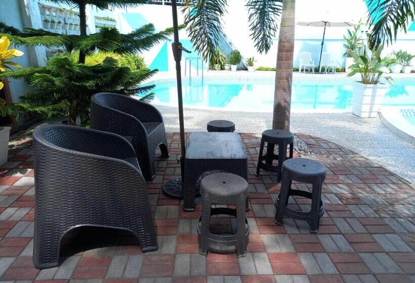 مبيت وإفطار Carms Villa Resort