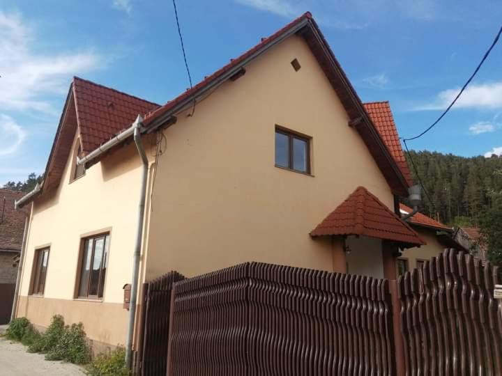 پانسیون Egyszerű és Nagyszerű Ház Frasinului
