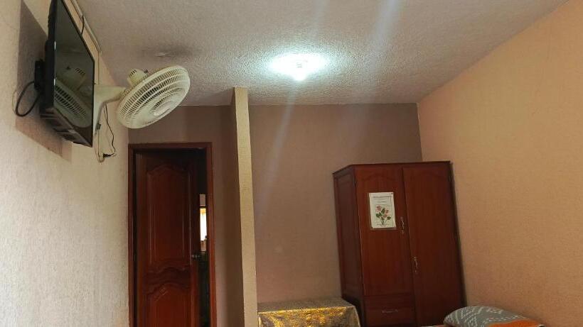 پانسیون Hostal Los Anturios