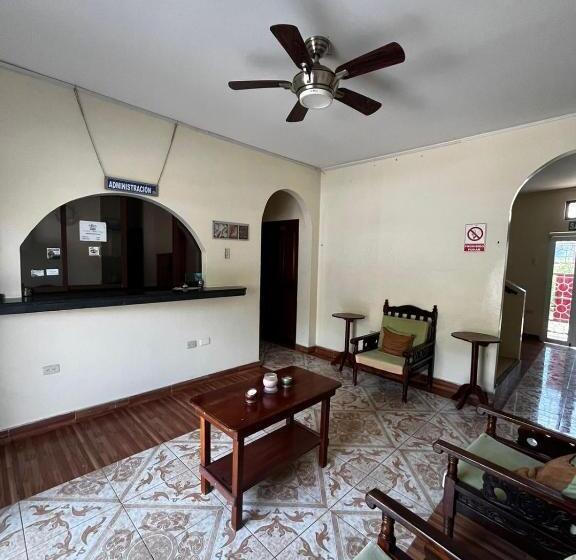 پانسیون Hostal Luxuria Place