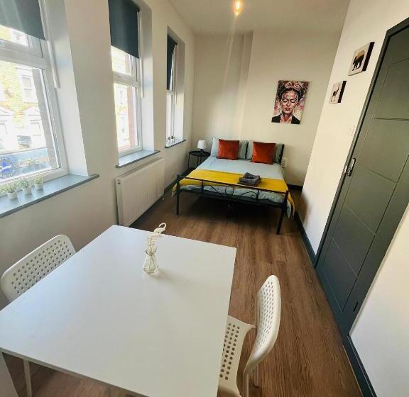 بنسيون Kilburn Guest Rooms 167