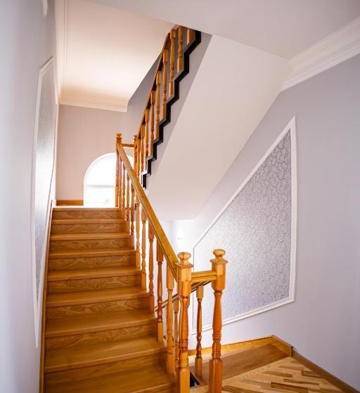 پانسیون Lily S Guest House