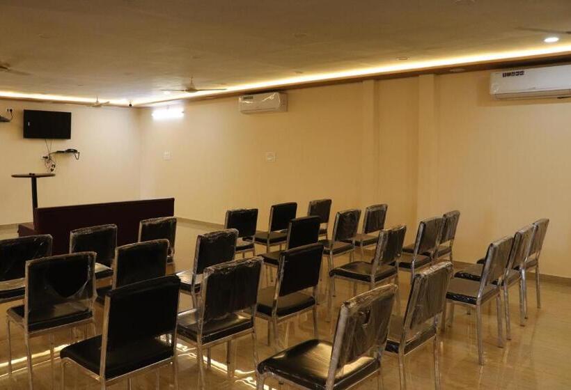 Dhanlaxmi Raj Hotel And Restaurant