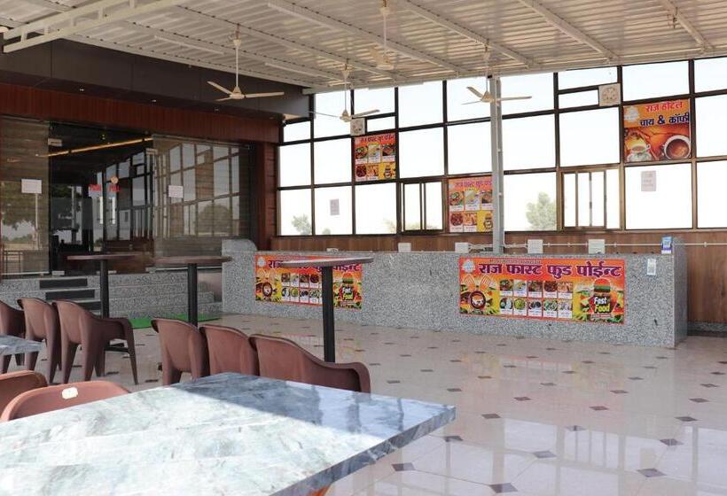 Dhanlaxmi Raj Hotel And Restaurant