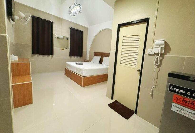 فندق Oyo 75522 Classroom Resort