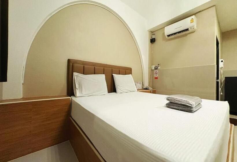 فندق Oyo 75522 Classroom Resort