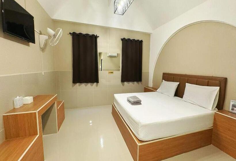 فندق Oyo 75522 Classroom Resort