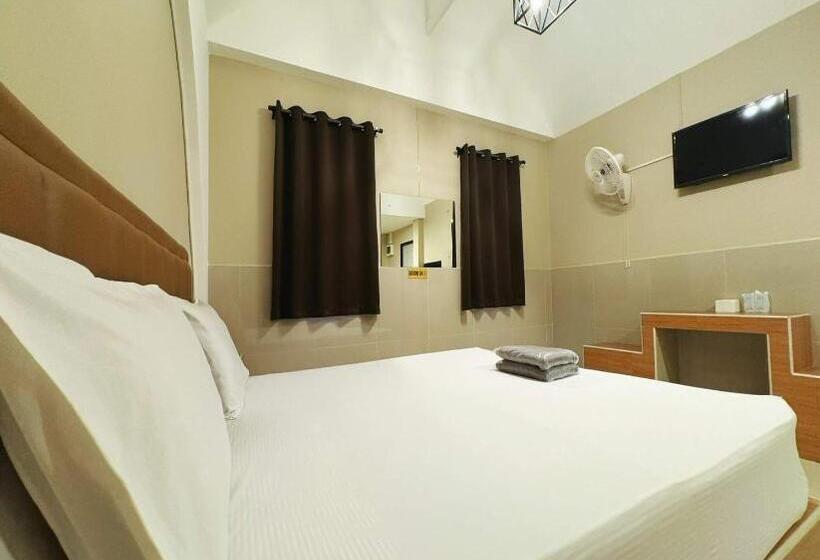 فندق Oyo 75522 Classroom Resort