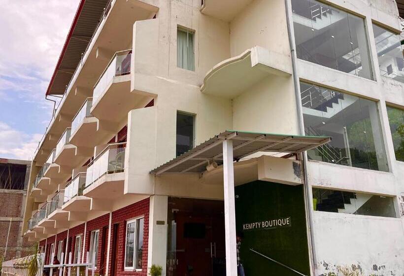Отель Ramayi Lodge Inn
