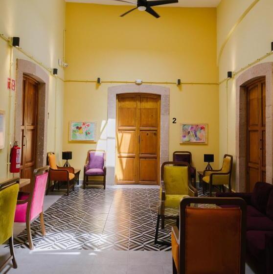 پانسیون Bodegante Hostal 2