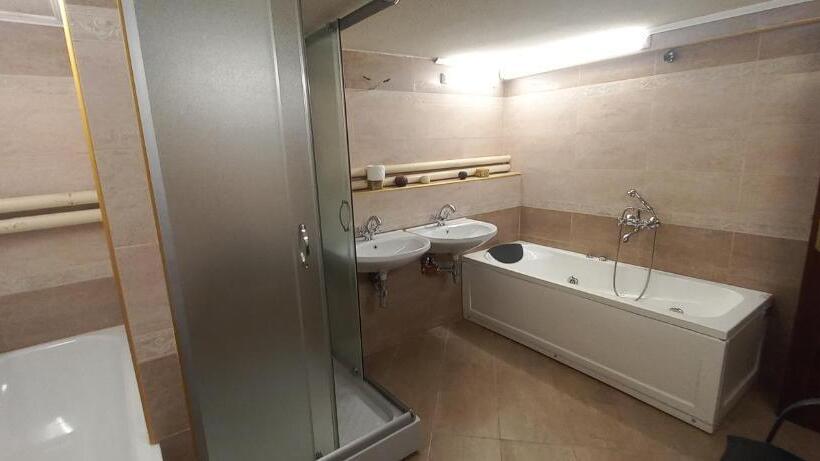 פנסיון Dumanova House