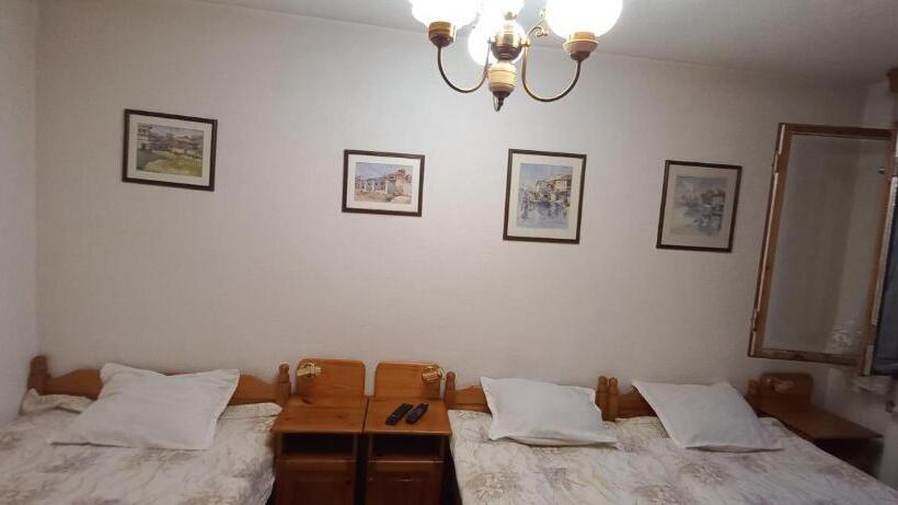 פנסיון Dumanova House