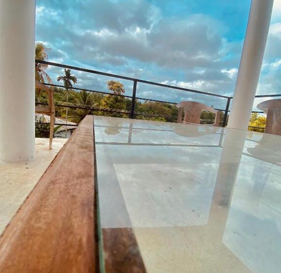 פנסיון Triangle Villa