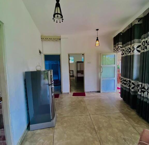 פנסיון Triangle Villa