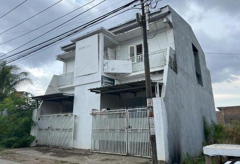 فندق Oyo 94161 Kost Aisyah