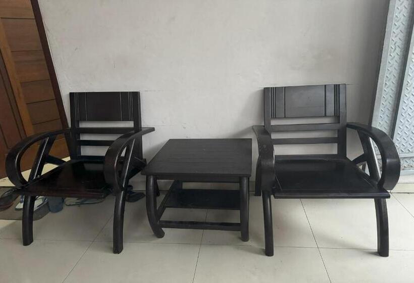 فندق Oyo 94161 Kost Aisyah