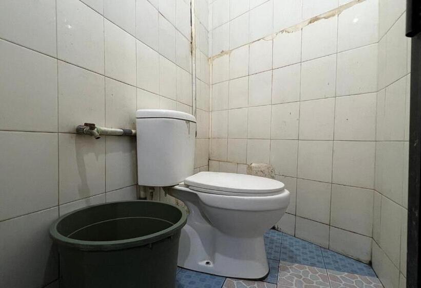 فندق Oyo 94161 Kost Aisyah