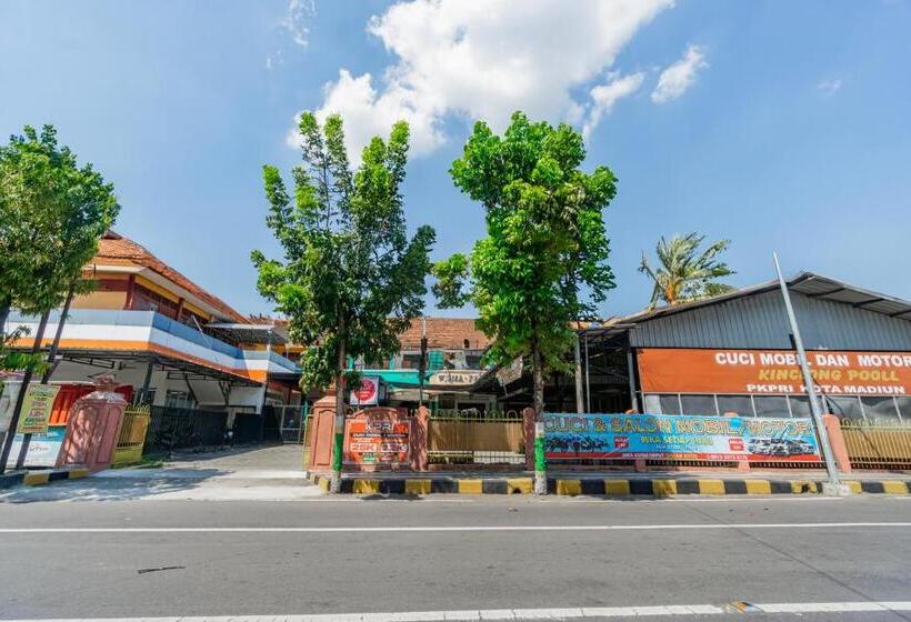 בית מלון כפרי Oyo 94172 Mata Air Guest House Madiun