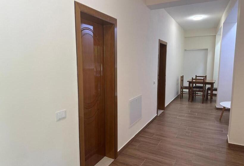 پانسیون Guni Inn