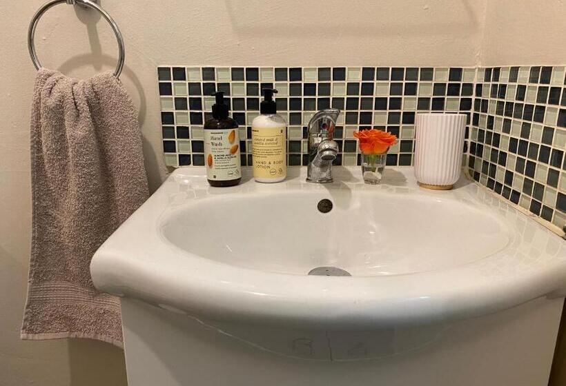 Пансион Happy Hilton Guest House