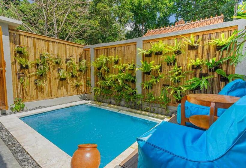 펜션 Ngesil Private Joglo & Pool