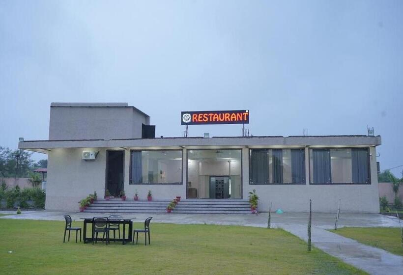 ホテル Brij Palace