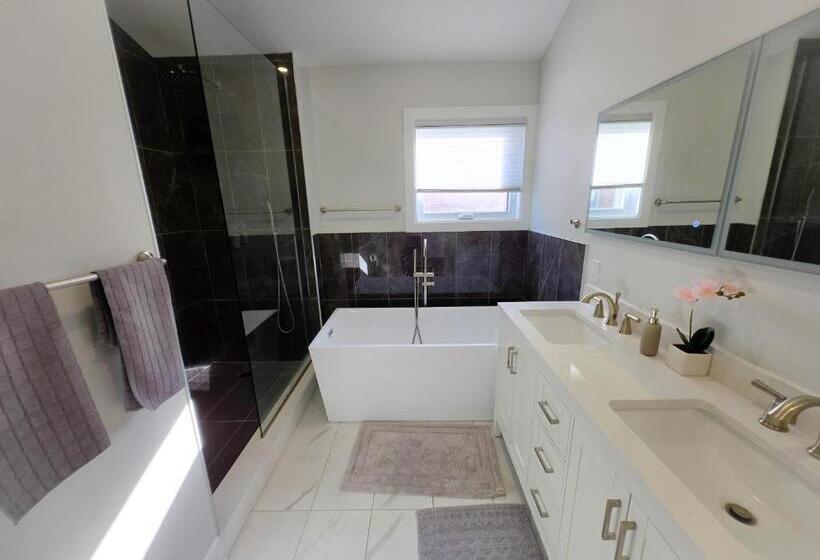 پانسیون Byward Market Luxury Guesthouse