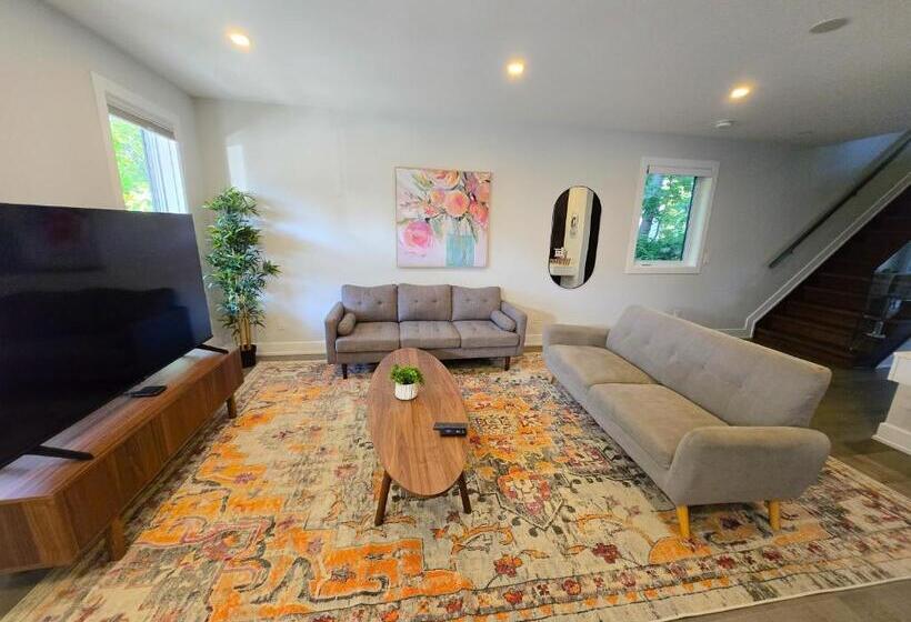 پانسیون Byward Market Luxury Guesthouse