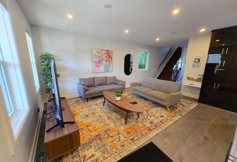 پانسیون Byward Market Luxury Guesthouse