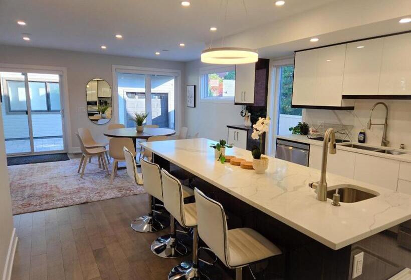 پانسیون Byward Market Luxury Guesthouse