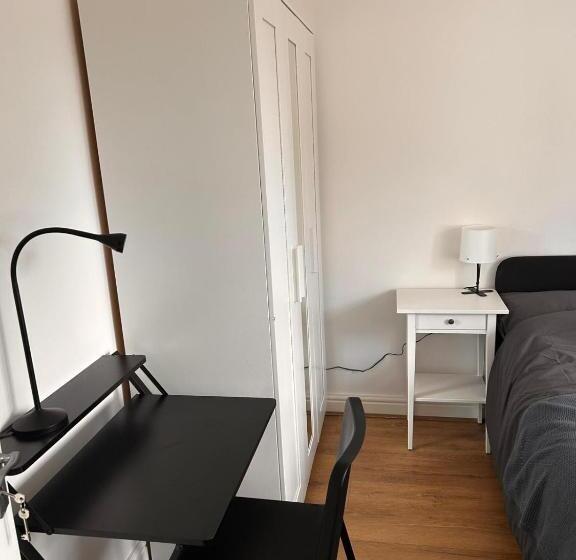 Пансион Rooms In London Next To Tube And Wimbledon