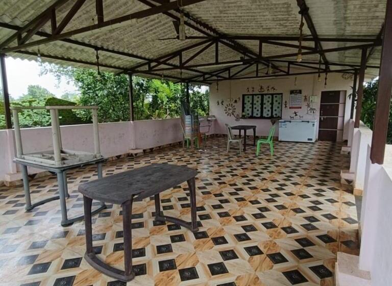 בית מלון כפרי Kanti Farms Badlapur