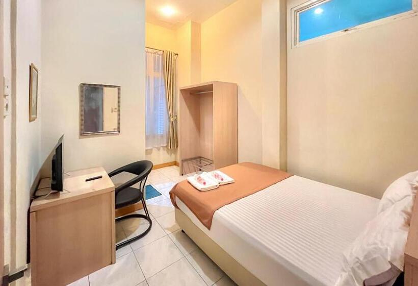 هتل Wisma Anggrek Syariah Mitra Reddoorz