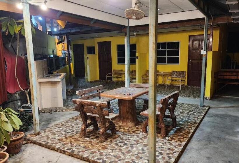 مُتل Lagenda Resthouse Cenang Beach