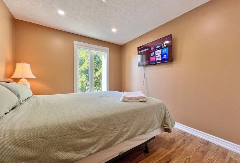 Пансион Cozy Home Near Hillcrest Mall In Central Richmond Hill